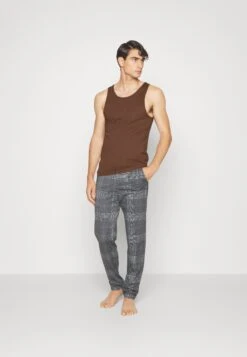 Pier One 3Pck Skin Tone Rib Vest- Camiseta Interior - Brown 8 Pier One 3Pck Skin Tone Rib Vest- Camiseta Interior - Brown -Pier One dc0136b480d94c599c2ce266b501a03a