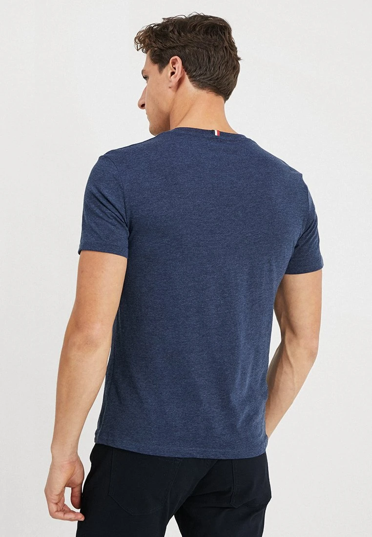Pier One Camiseta Básica - Mottled Dark Blue 5 Pier One Camiseta Básica - Mottled Dark Blue - Imagen 3