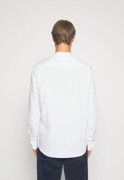 Pier One 2 Pack - Camisa - White/Olive 10 Pier One 2 Pack - Camisa - White/Olive -Pier One df19cc02f99342c9a0b8409e9ead6fb0