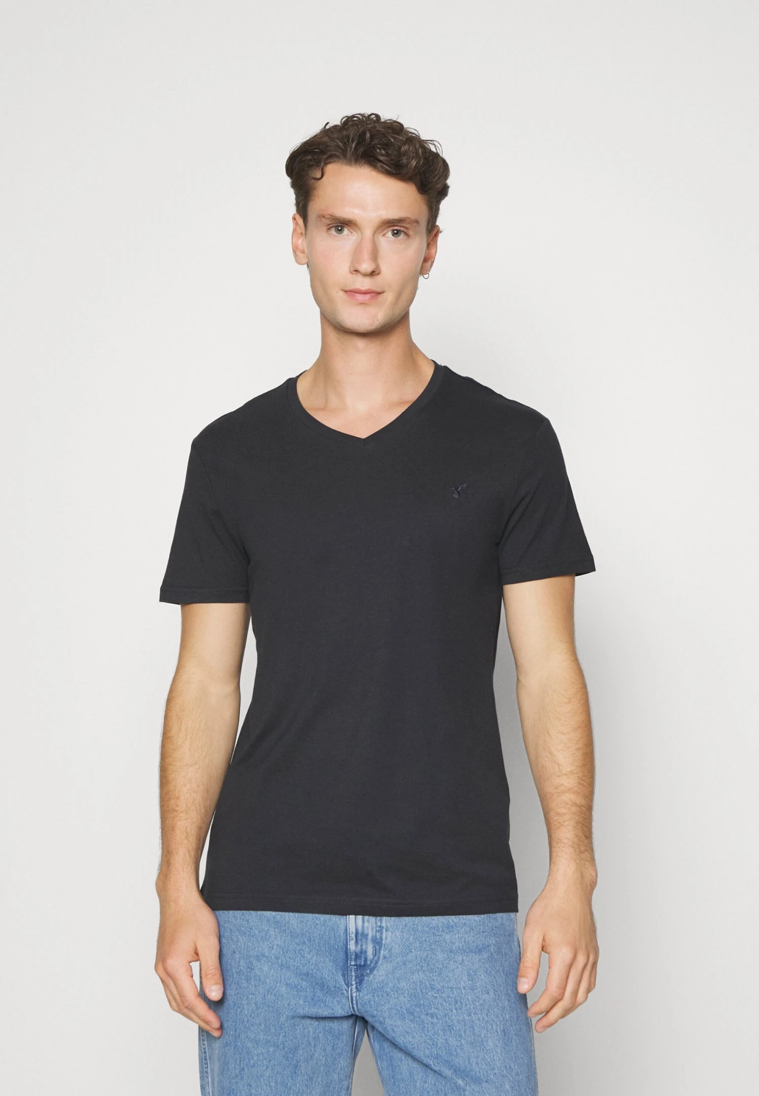 Pier One V Neck Bird Tonal 3 Pack - Camiseta Básica - Light Brown/White/Dark Blue 6 Pier One V Neck Bird Tonal 3 Pack - Camiseta Básica - Light Brown/White/Dark Blue - Imagen 4