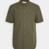 Pier One Seersucker Kent- Camisa - 604 - Olive 1 Pier One Seersucker Kent- Camisa - 604 - Olive -Pier One e1b7cb79db8f4e649a91aefa682f31c4