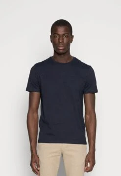Pier One 5 Pack - Camiseta Básica - Dark Blue/Grey/Khaki 11 Pier One 5 Pack - Camiseta Básica - Dark Blue/Grey/Khaki -Pier One e3c6de5d060a4000ae3c432e39b55a84
