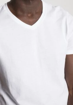 Pier One 3 Pack- Camiseta Básica - White/Black/Light Grey 15 Pier One 3 Pack- Camiseta Básica - White/Black/Light Grey -Pier One e59fd4a773ff4e2da1f149bee48df656