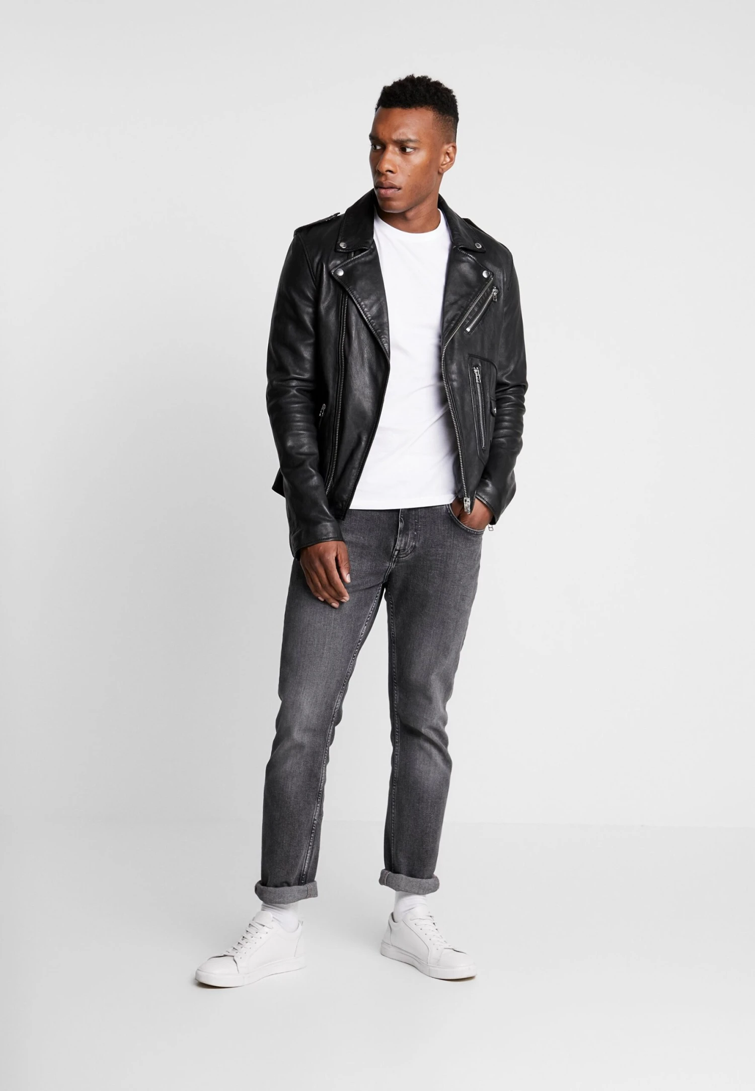 Pier One 3 Pack - Camiseta Básica - White 4 Pier One 3 Pack - Camiseta Básica - White - Imagen 2