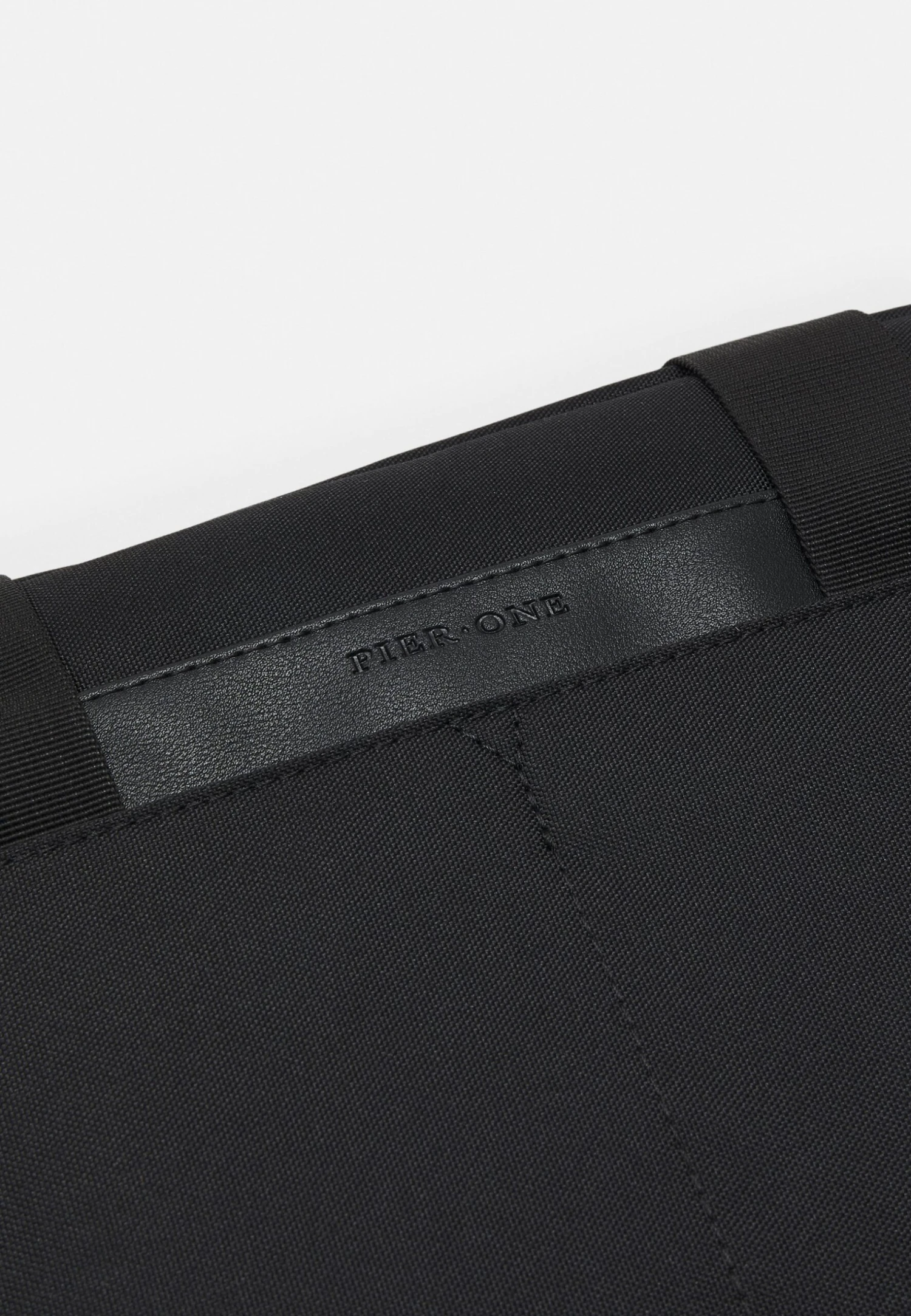 Pier One Unisex - Funda Para Portátil - Black 6 Pier One Unisex - Funda Para Portátil - Black - Imagen 4