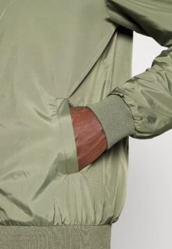 Pier One Chaquetas Bomber - Olive 13 Pier One Chaquetas Bomber - Olive -Pier One f01688b544f04c2d97a595ab3180822d