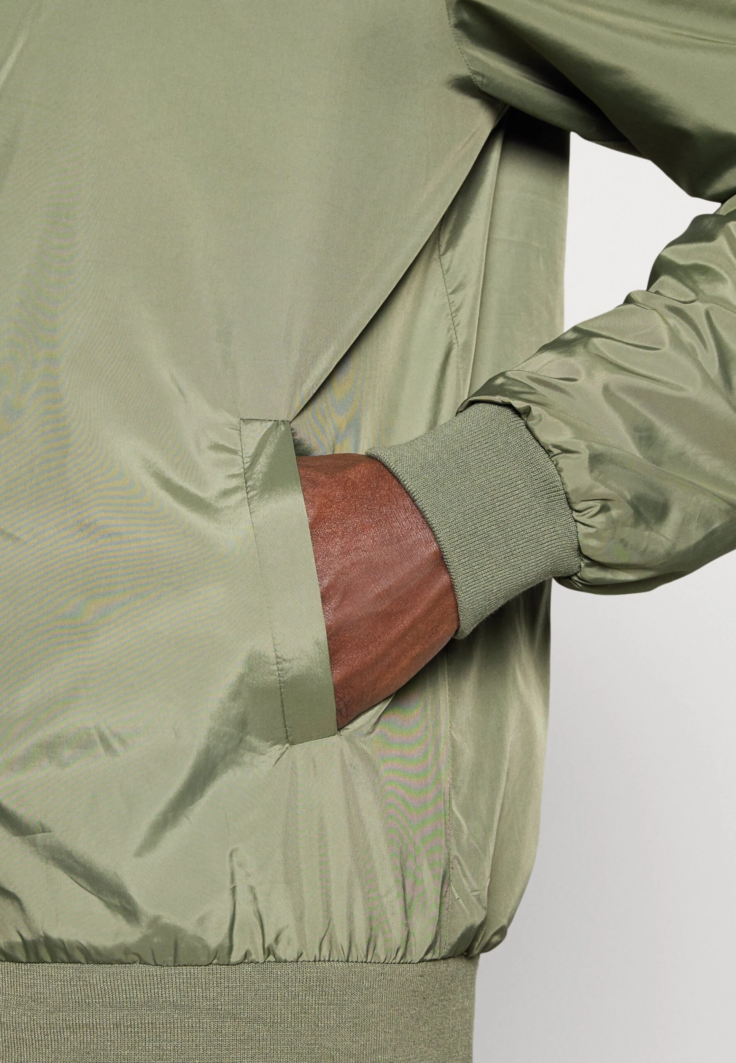 Pier One Chaquetas Bomber - Olive 8 Pier One Chaquetas Bomber - Olive - Imagen 6