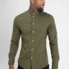 Pier One Muscle Fit Stand- Camisa - Oliv 2 Pier One Muscle Fit Stand- Camisa - Oliv -Pier One f44273a00487432caffdf4cd66e29e7b