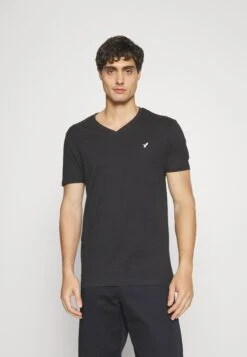 Pier One V Neck Bird Tonal 3 Pack - Camiseta Básica - White/Dark Green/Black 12 Pier One V Neck Bird Tonal 3 Pack - Camiseta Básica - White/Dark Green/Black -Pier One fb2018becdee4b1c81f7d032674f18f4